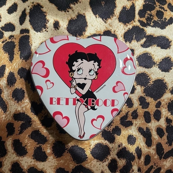 Vintage Y2K Betty Boop White Heart Shaped Metal Tin Container - Picture 1 of 6
